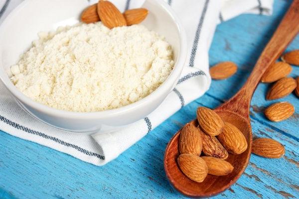 Ако одите во продавница за органски производи, тргнете го и бадемовото брашно од полицата!